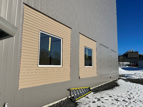 Deux ouvertures murales in situ sur la façade sud de l’édifice