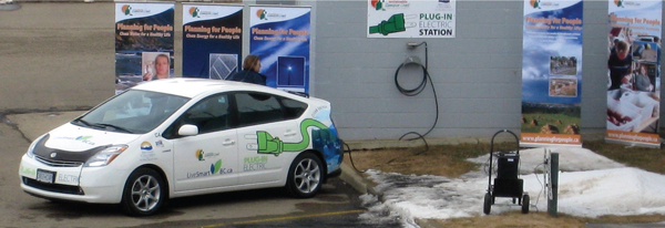 Une voiture électrique en cours de chargement